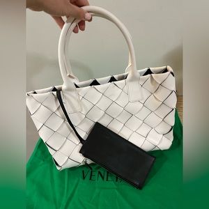 Maxi Cabat Leather Tote